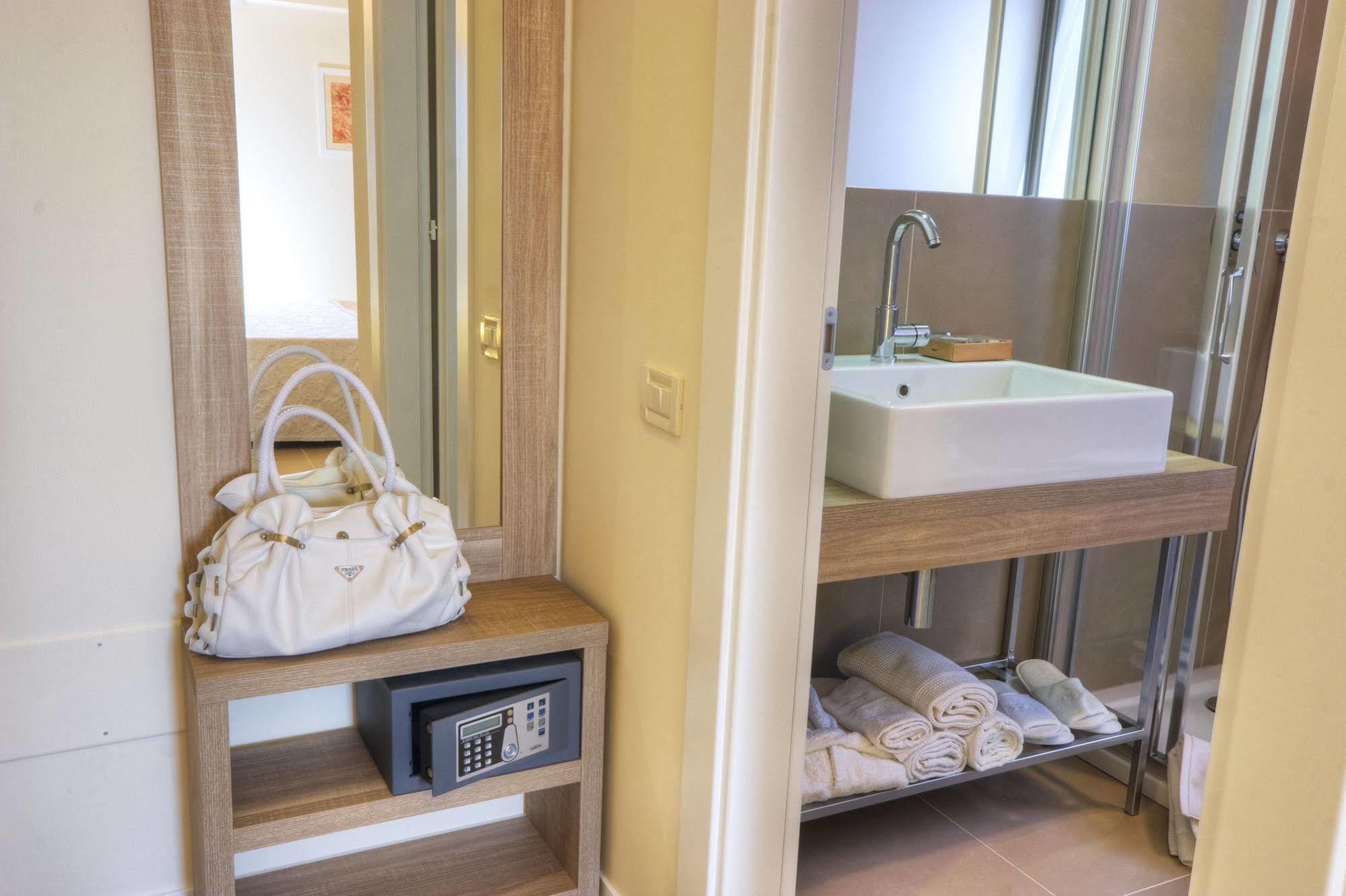 Palazzo Ruschioni Boutique Hotel كاميرانو المظهر الخارجي الصورة